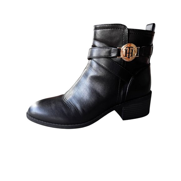 Tommy Hilfiger Womens Black Ankle Boots Faux Leather Sz 7.5M Gold Logo Imiera - Picture 1 of 11